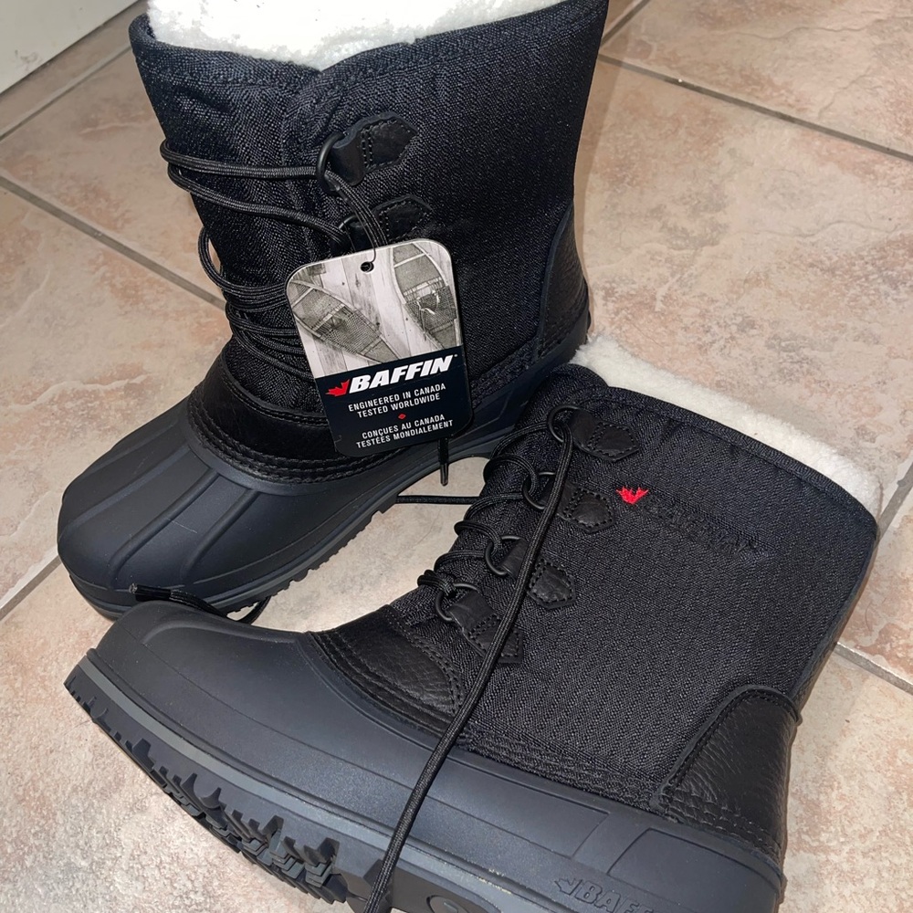 Baffin Black Insulated woman Snow Boots sz 6
